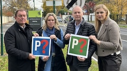 Janschka, Haidvogel, Moser und Zeidler-Beck (von links) protestieren gegen die Parkpickerl-Pläne ...