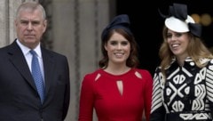Ex-Prinz Andrew mit seinen Töchtern Eugenie und Beatrice