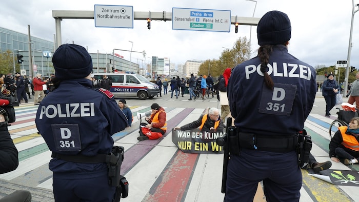 Auch die Polizei musste ihre wertvolle Zeit mit den Asphalt-Kasperl verschwenden