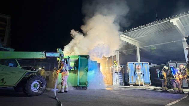 Rund 40 Florianijünger wurden zu dem Brand gerufen. Der Einsatz dauerte eine Stunde.