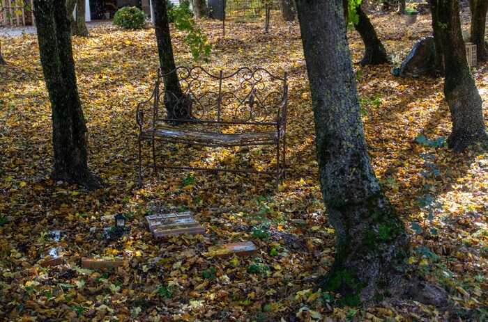 Zu diesem Verstorbenen kann man sich hinsetzen und zur Ruhe kommen.