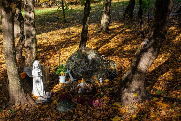 Liebevolle Kleinigkeiten erinnern an die junge Frau.