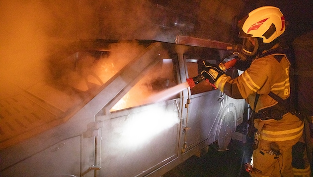 Unsere Feuerwehren übten für Löscheinsatz im Tunnel.