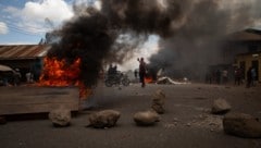 Alleine in der Hauptstadt Daressalam soll es etwa 350 Tote gegeben haben.