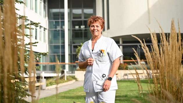 Palliativpflegerin Anita Honeder im Park der Elisabethinen