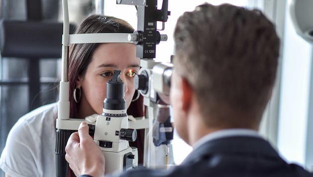 Für einen Termin beim Augenarzt braucht es Geduld. Patienten warten oft monatelang.