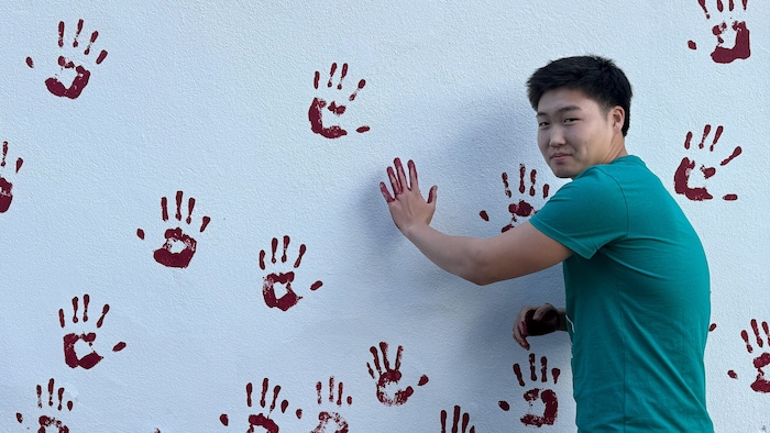 Der Bursch heißt Bilgun Ochbaddrakh gestaltete das Denkmal für Opfer der Zwangsarbeit