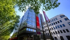 Im Gebäude in der Linzer Gruberstraße wurden Freitagvormittag Mitarbeiter nach Hause geschickt.