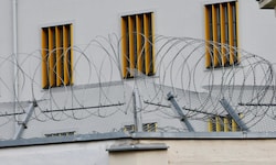Ein – ehemaliger – Wachebeamter der Justizanstalt Graz-Karlau informierte einen Häftling vorab ...