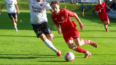 Einen Schritt schneller! Seekirchens Kicker waren in der Herbstsaison meist flotter unterwegs ...