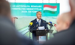 Die Nerven bei der FIDESZ liegen derzeit blank: Der ungarische Minister Lázár wirft der Strabag ...