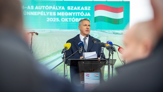 Die Nerven bei der FIDESZ liegen derzeit blank: Der ungarische Minister Lázár wirft der Strabag ...