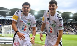 Möchten auch am Sonntag tanzen: Der aktuelle Liga-Topscorer Zukic (li.) und Serbien-Kumpel ...