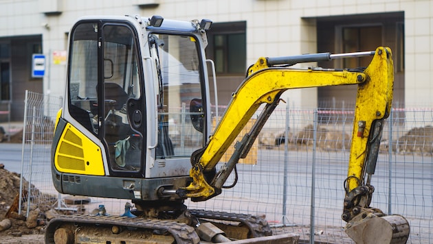 A transporter from Burgenland, only 44 years old, tragically died in a mini excavator (symbolic ...