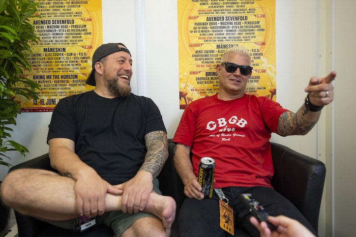 Drummer Danny Schuler und Frontmann Billy Graziadei beim Nova Rock 2024 im Gespräch mit ...