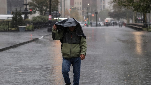 Über New York war am Donnerstag ein schweres Unwetter hinweggezogen. Zwei Menschen kamen ums ...
