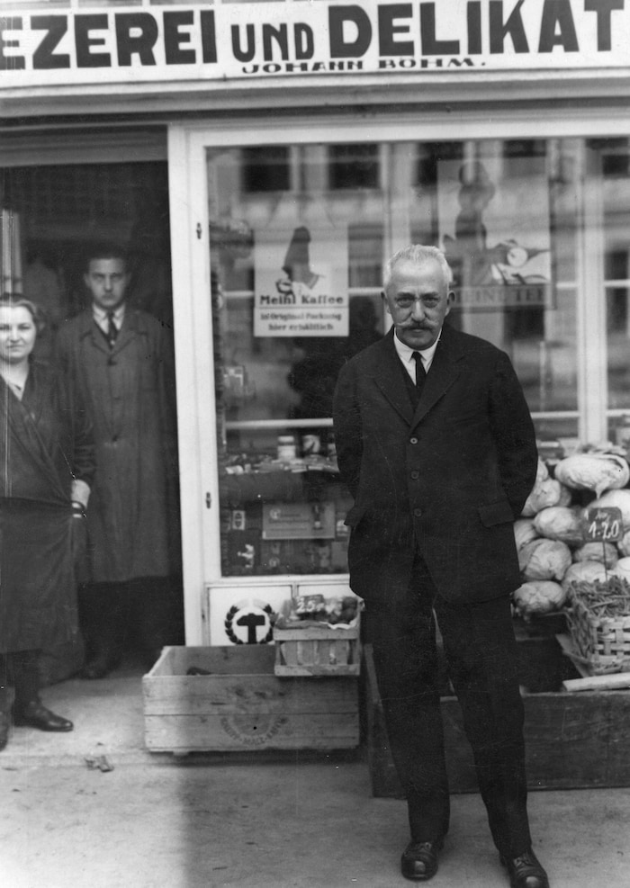 Stolzer Ladenbesitzer kaiserlicher Herkunft: Leopold Wölfling