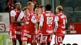 Große Erleichterung bei den GAK-Spielern nachdem der erste Sieg der Saison gelungen ist. 