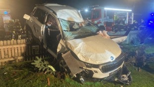 Bei dem Unfall verlor der 48-jährige Lenker sein Leben, der 24-jährige Beifahrer wurde verletzt ...