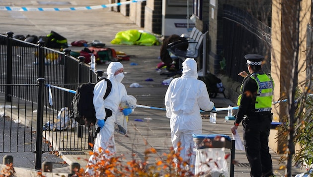 The passengers left their luggage behind.