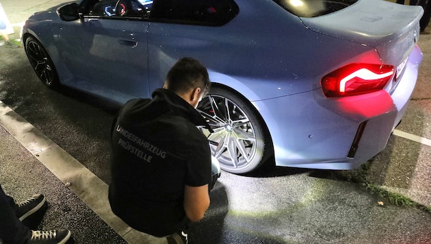 Es wurden insgesmat 76 Autos genau überprüft (Symbolbild)