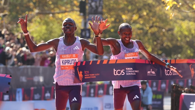 Benson Kipruto (links) gewann nur wenige Hundertstel vor seinem Landsmann Alexander Mutiso.