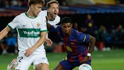 Torschütze Marcus Rushford im Duell mit David Affengruber. 