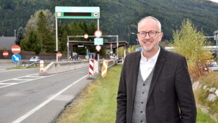 ÖVP-Ortschef Manfred Sampl an der Mautstelle