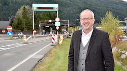 ÖVP-Ortschef Manfred Sampl an der Mautstelle