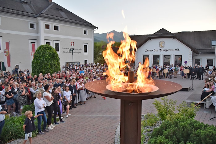 Beim jährlichen Festival „Feuer und Stimme“ ist das Zentrum voll.