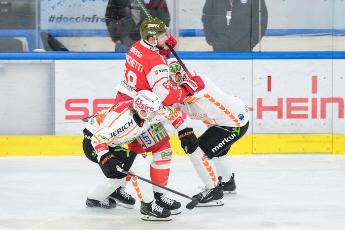 Mit vereinten Kräften stoppten die 99ers die Bozener.