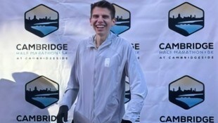 Aaron Gruen bei der Siegerehrung