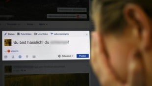 Beim Umgang mit anonymen Hasspostings sind sich LR Astrid Mair (ÖVP) und LA Susanna Riedlsperger ...