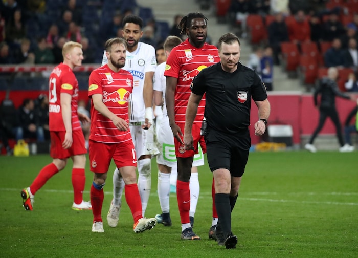 Dieter Muckenhammer galt früher als renommierter Bundesliga-Referee – am kommenden Wochenende ...
