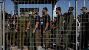 In Israel ist ein Foltervideo aus dem berüchtigten Militärlager Sde Teiman (Bild) geleakt ...