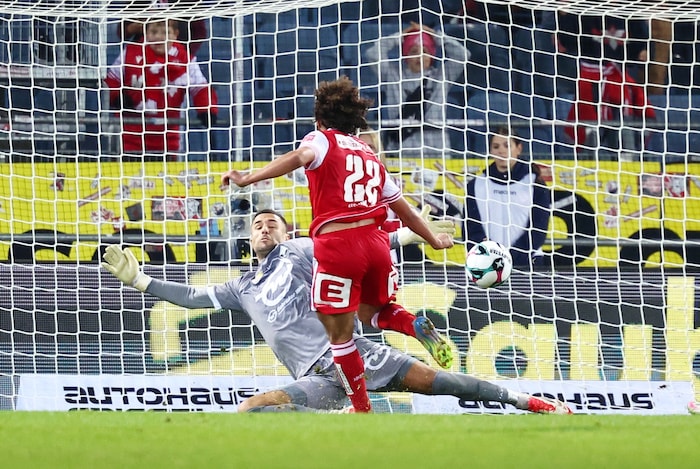 Mit seinem Tor zum 3:1 machte Ramiz Harakate in der Nachspielzeit den Deckel drauf.