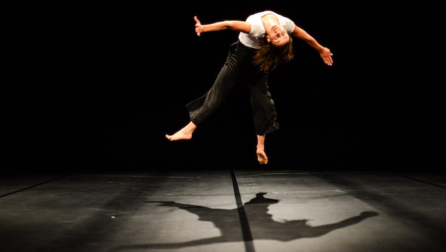 Die Grenzen zwischen Akrobatik und Ausdruckstanz lösen sich in der französischen Produktion ...