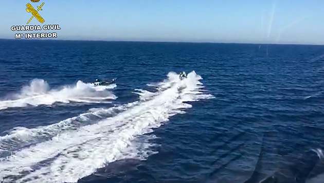 Verfolgungsjagd der spanischen Küstenwache im Mittelmeer (Symbolbild)