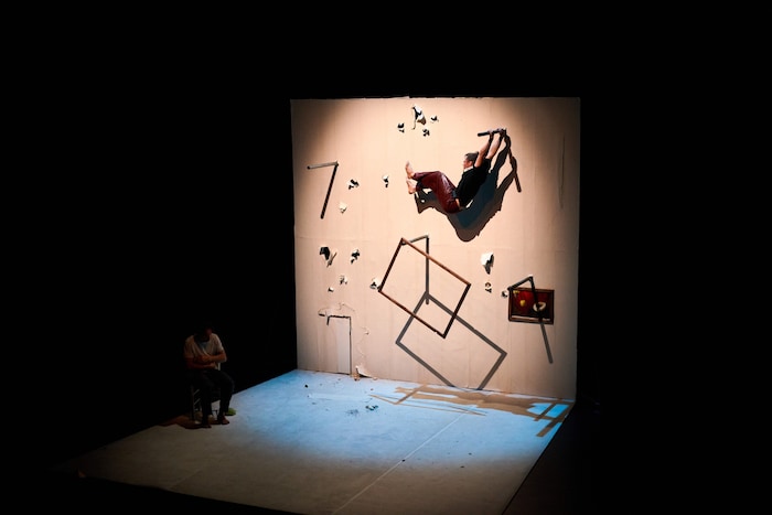 Die Hektik in „Food“ regt gleichermaßen zum Lachen wie zum Nachdenken an.