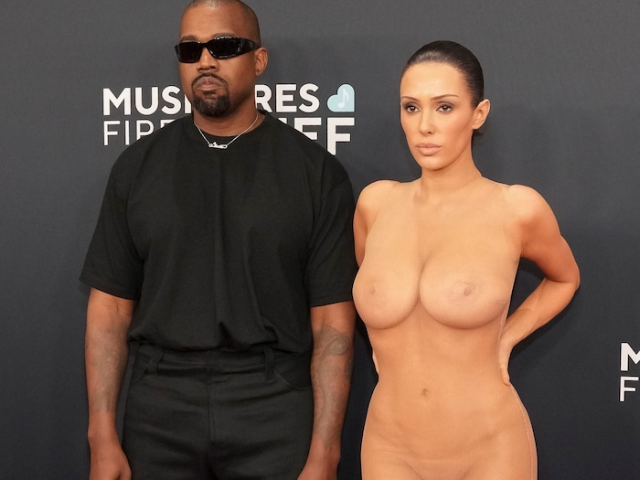 Kanye West schickte seine Gattin Bianca Censori quasi nackt über den roten Teppich bei den ...