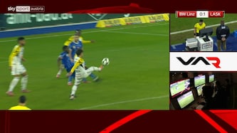 Ganz heikle Situation beim Duell von FC Blau-Weiß Linz und LASK