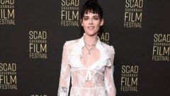 Kristen Stewart sorgte am Wochenende in einem Naked-Dress für Aufsehen.