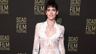 Kristen Stewart sorgte am Wochenende in einem Naked-Dress für Aufsehen.