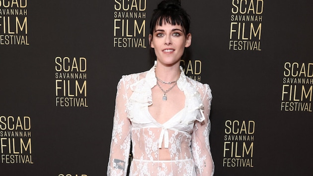 Kristen Stewart sorgte am Wochenende in einem Naked-Dress für Aufsehen.