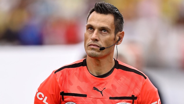 Schiedsrichter Maurizio Mariani ist vor dem Duell PSG gegen Bayern in den Fokus gerückt.