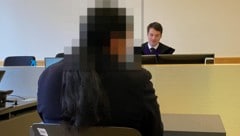 Die Angeklagte hat mit der Polizei so ihre Schwierigkeiten.