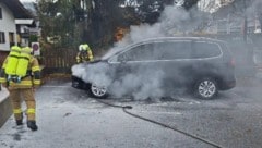 Mit schwerem Atemschutz konnte der Brand rasch unter Kontrolle gebracht werden.