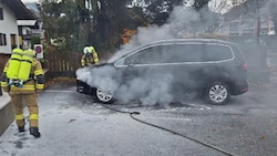 Mit schwerem Atemschutz konnte der Brand rasch unter Kontrolle gebracht werden.