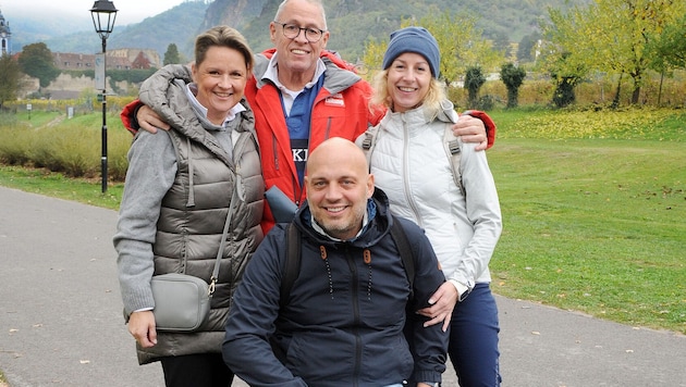 Kleine Wander-Expedition durch die Wachau: Rosenkranz, Perry und das Ehepaar Holnsteiner.