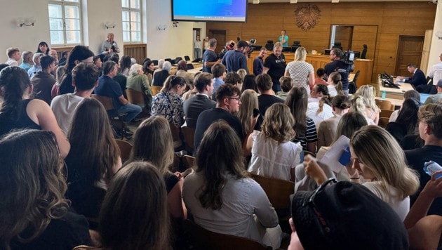 Viele Prozesse sind gut besucht und lösen Emotionen aus. Der OGH beschäftigt sich damit, ...